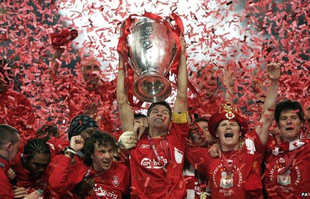 Liverpool lift champions league trophy in 2005