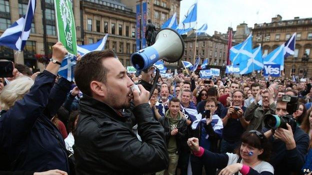 Martin Compston speaking at Yes rally in Glasgow