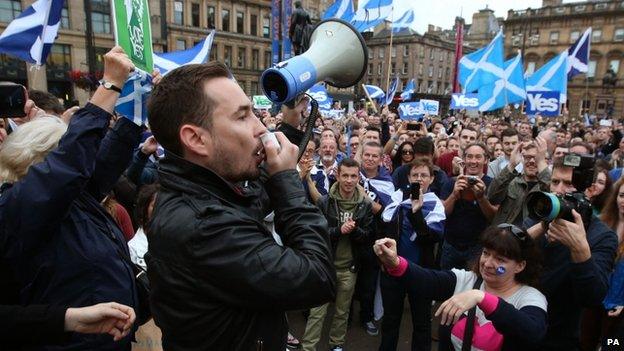 Martin Compston speaking at Yes rally in Glasgow