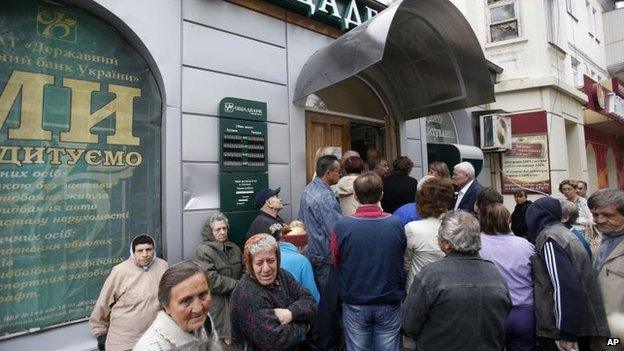 Queue in Donetsk, 16 Sept