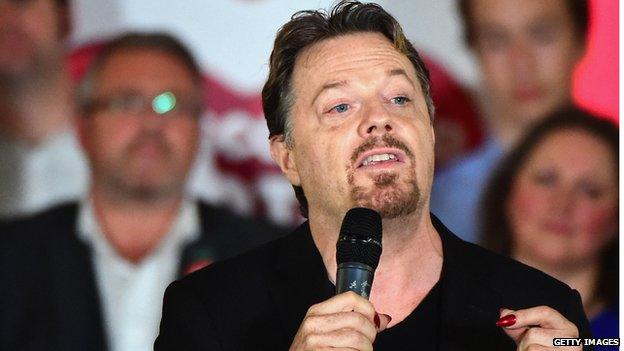 Eddie Izzard addresses a No rally in Glasgow