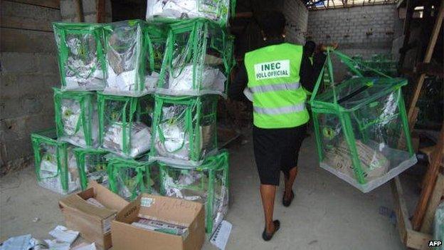 An electoral official moves ballot boxes in Port Harcourt - April 2007