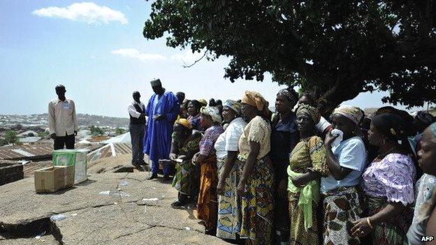 Nigerian voters queue as they wait to cast their ballots on 26 April 2011 at a polling station in Jos