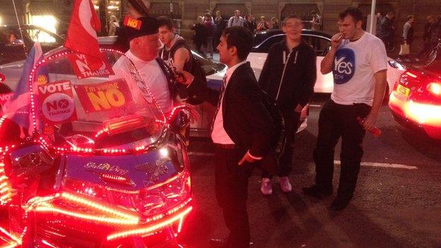 Yes and No campaigners in George Square