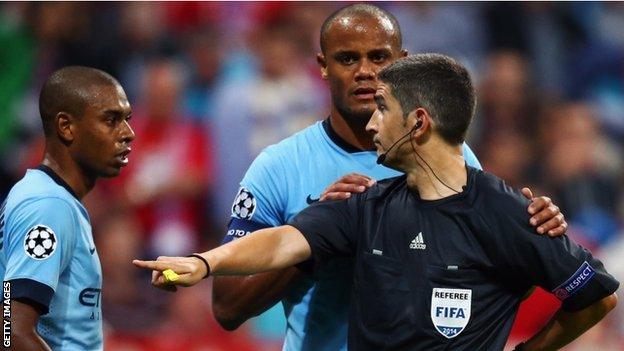 Fernandinho & Vincent Kompany talk to the referee