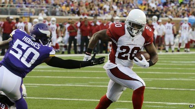 Arizona Cardinals running back Jonathan Dwyer, right, runs from Minnesota Vikings outside linebacker Gerald Hodges during a 1-yard touchdown run in the first half of an NFL preseason football game