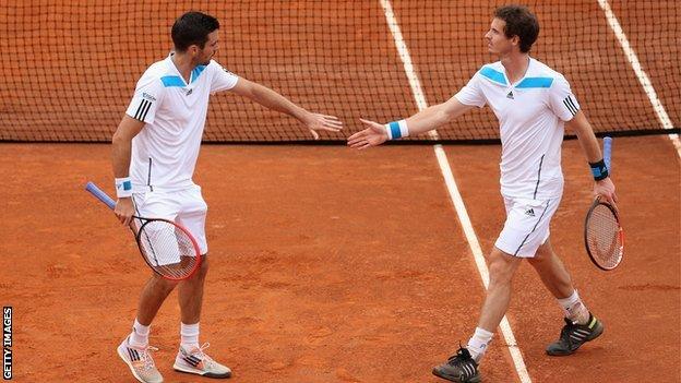 Colin Fleming (L) and Andy Murray in Davis Cup action