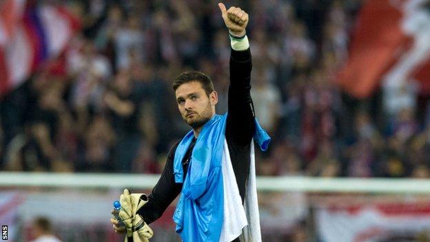 Craig Gordon thanks the Celtic fans in Austria