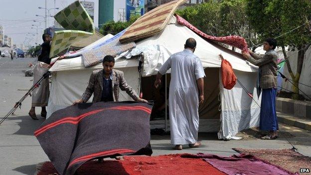 Yemeni supporters of the Shiite Houthi movement arrange their tent at a sit-in near the Interior Ministry in Sana'a, Yemen, 17 September 2014