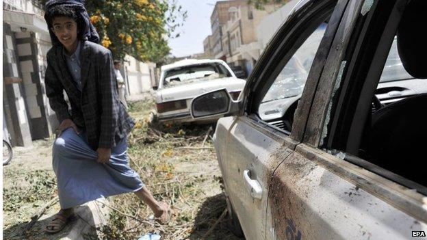 Damaged vehicles in Sanaa (19/09/14)