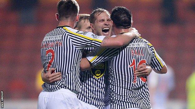 St Mirren were 2-1 winners at Firhill