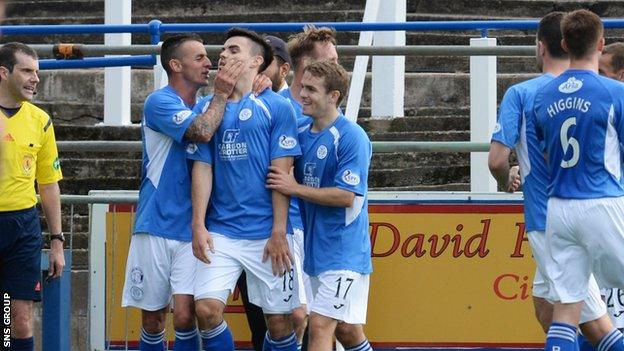 Queen of the South players celebrating