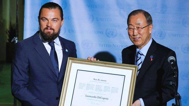 Leonardo di Caprio (L) and Ban Ki-moon