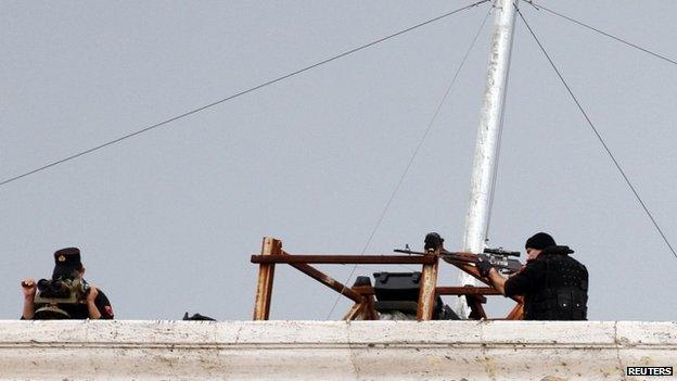 Members of the Albanian special police force guard Tirana Photo: 21 September 2014