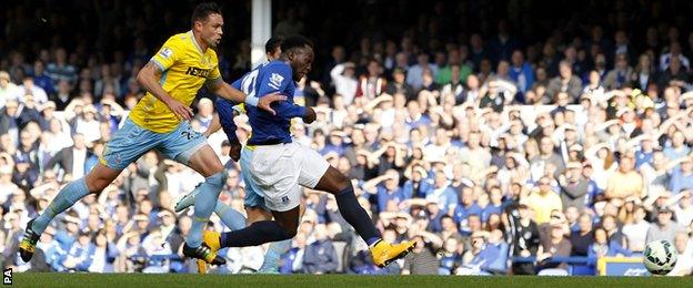 Romelu Lukaku scores for Everton