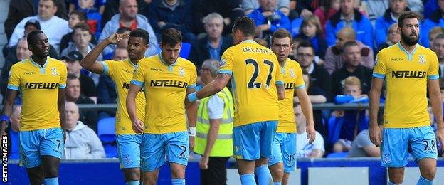 Crystal Palace players celebrate Fraizer Campbell's goal