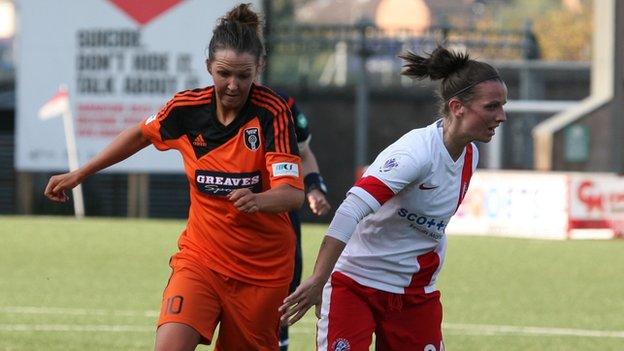 Suzanne Lappin on the ball during Glasgow City's defeat to Spartans