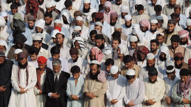 Mourners at funeral, Rawalpindi 22 September 2014