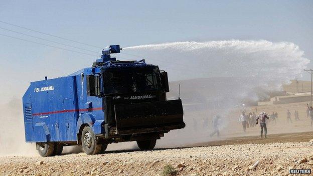 Turkish forces clash with pro-Kurdish protesters in Suruc. 22 Sept 2014