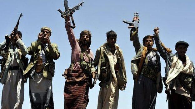 Houthi rebels overlooking Sanaa (22/09