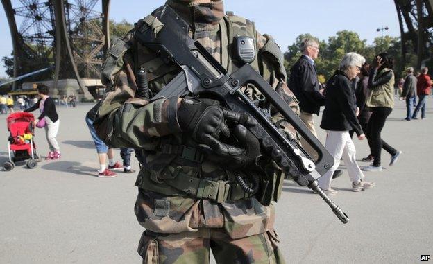 Soldier patrols at Eiffel Tower (23 Sept)