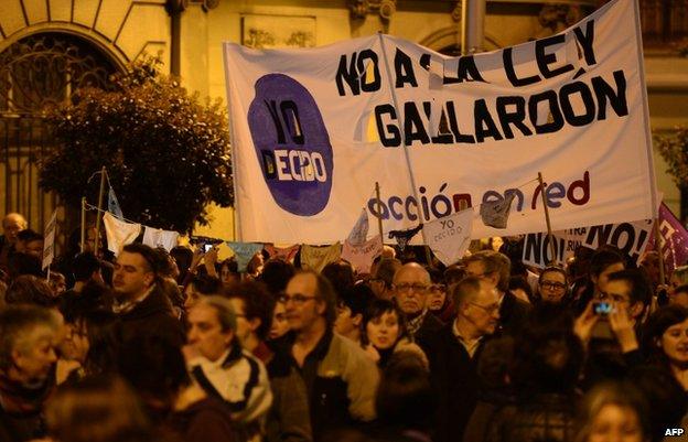 Street protest marking International Women's Day in Madrid (8 March 2014)