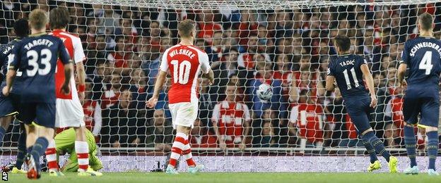 Dusan Tadic scores from the penalty spot