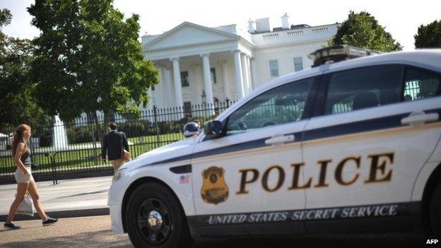 A Security Service Uniformed Division patrol car is seen in front of the White House in Washington, DC 23 September 2014