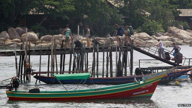 Tourists arriving on Koh Tao