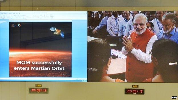 Indian Prime Minister Narendra Modi (centre) and scientists from the Indian Space Research Organisation in Bangalore. Photo: 24 September 2014