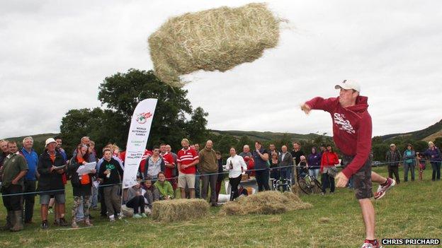 Hay bale throwing at the Alternative Games