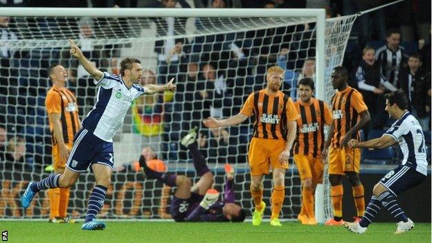 Gareth McAuley celebrates