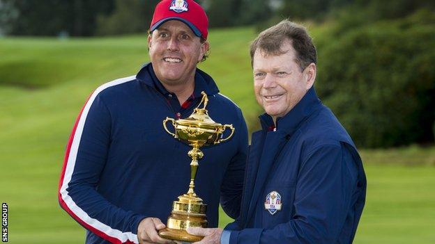 Phil Mickelson with US Ryder Cup captain Tom Watson