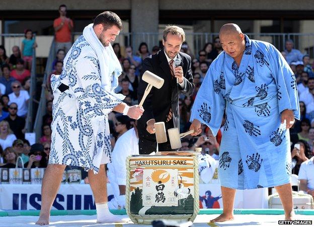 Soslan Gagloev (left) and Byambajav Ulambayar broke open a ceremonial barrel of sake before the start of the 13th US Sumo Open in California on 15 September, 2013