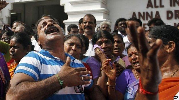 Supporters of Jayalalitha's AIADMK party (27 September 2014)