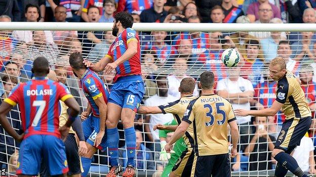 Mile Jedinak heads in for Crystal Palace