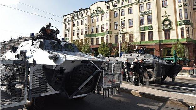 Serbian special police stand guard in Belgrade 28 September 2014