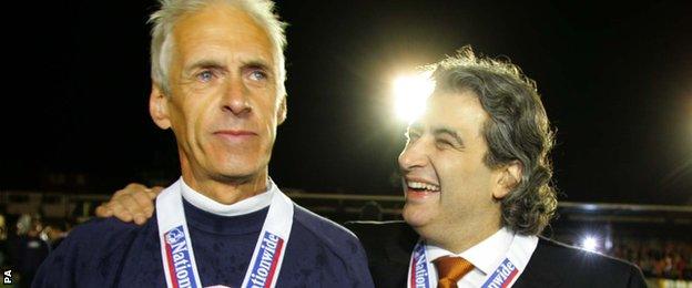 Barnet chairman Tony Kleanthous, right, in 2005, with then manager Paul Fairclough