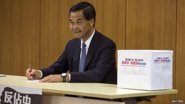 CY Leung signs a petition in support of an anti-Occupy Central campaign