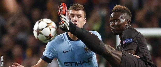 Edin Dzeko battles for the ball with Roma's Mapou Yanga-Mbiwa