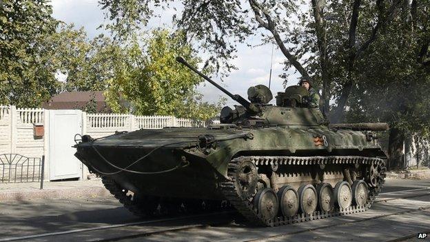 A rebel tank in Donetsk (1 Oct)