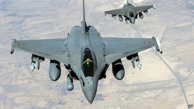 Two French Rafale jet fighters flying over Iraq - 19 September 2014