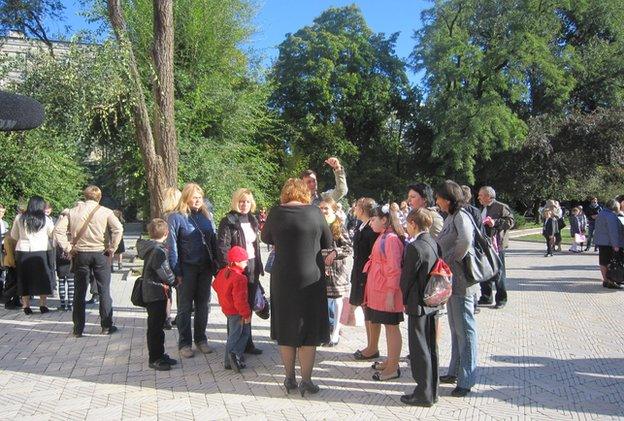 Start of school on 1 October in Donetsk