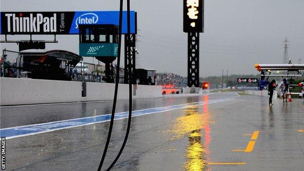 Suzuka pit lane