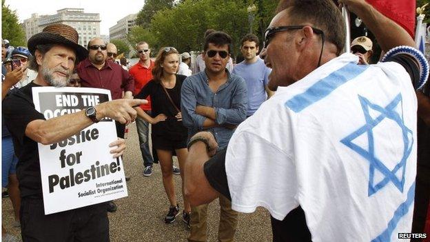 Pro-Palestinian and pro-Israel protesters in Washington (09/08/14)