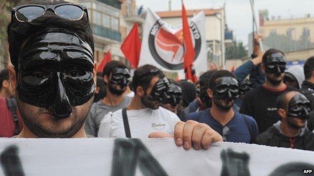 Protesters outside the Capodimonti Palace