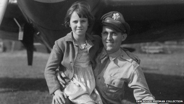 Maj Jesse Davis with girl from Duxford