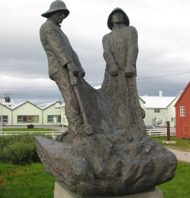 Monument to the fishermen in Vardoe