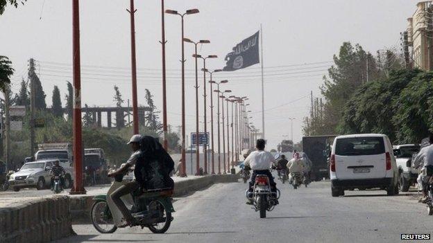 Black flag used by Islamic State is flown in the northern Syrian town of Tal Abyad