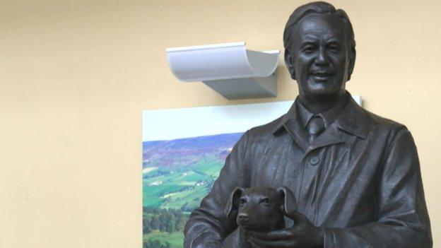 A statue of Alf Wight, better known as James Herriot